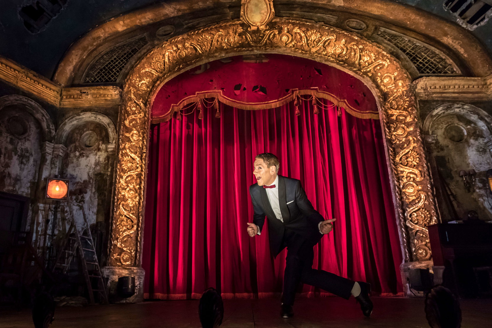 Náhledový obrázek k článku Kenneth Branagh se vrací jako šmírácký Komik v kulisách Brexitu