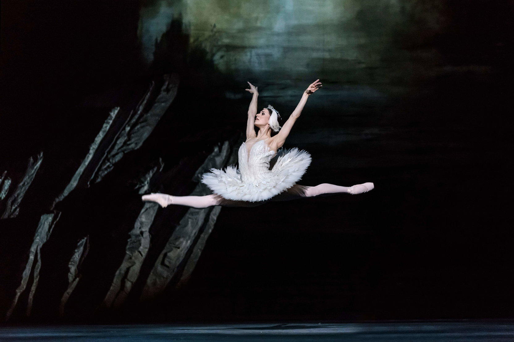 Náhledový obrázek k článku Labutí jezero, které nadchlo Londýn, zakončí sezónu baletních přenosů