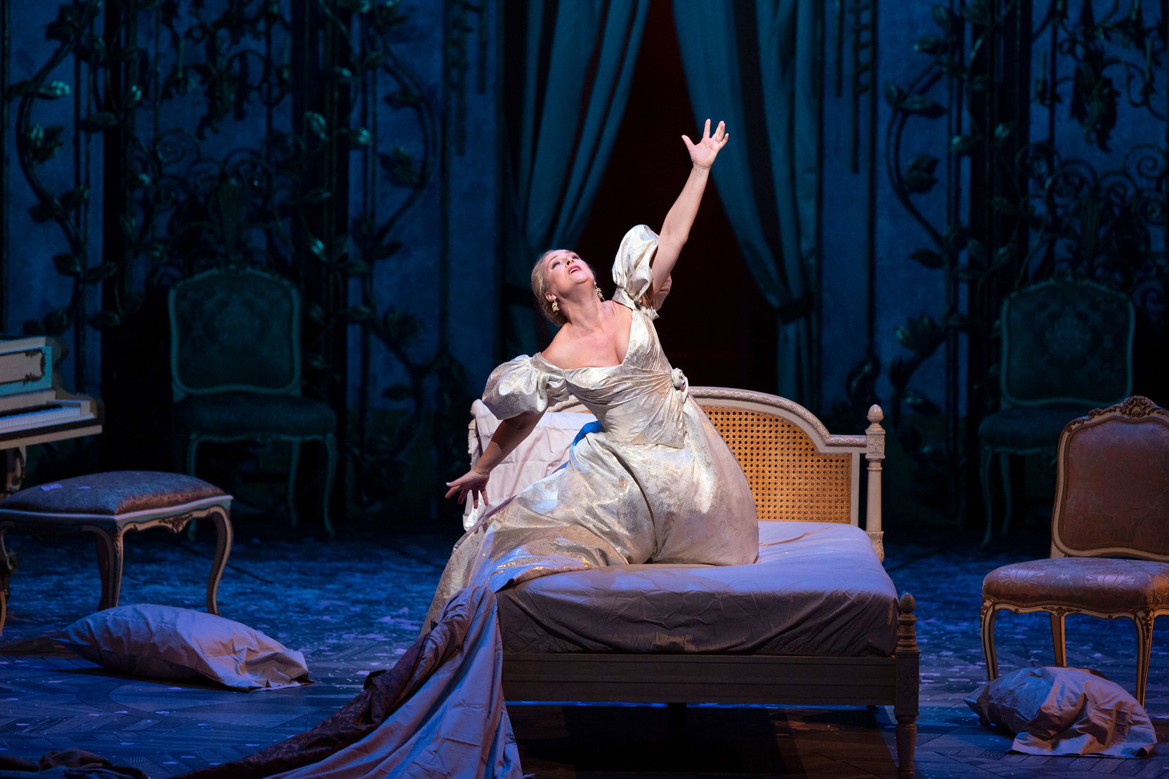 Náhledový obrázek k článku Met vstupuje do nové éry. Nový hudební ředitel uchvátil inscenací Traviaty