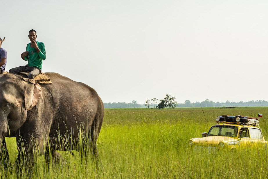 Náhledový obrázek k článku Cestovatel Dan Přibáň dokončil svůj poslední film  o cestě s trabanty kolem světa