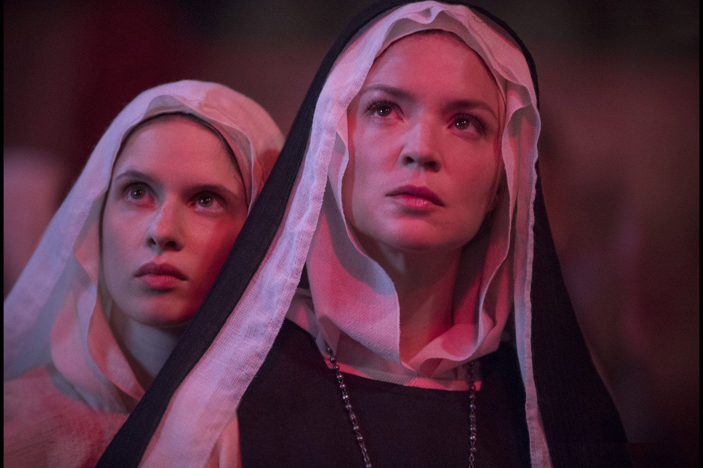 Náhledový obrázek k článku Erotické drama Paula Verhoevena Benedetta zpestří předvánoční program českých kin