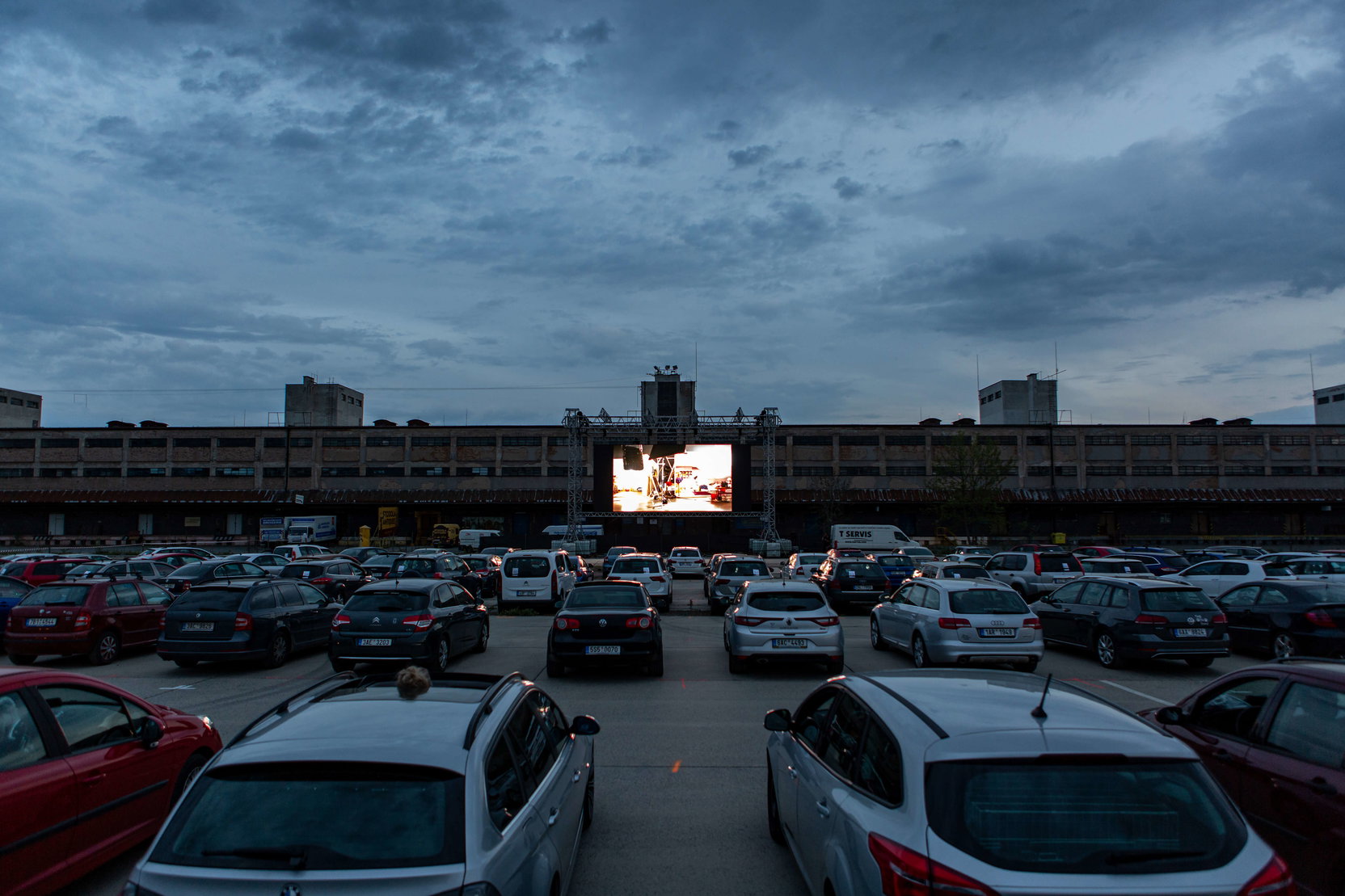 Náhledový obrázek k článku Film V SÍTI míří do autokin