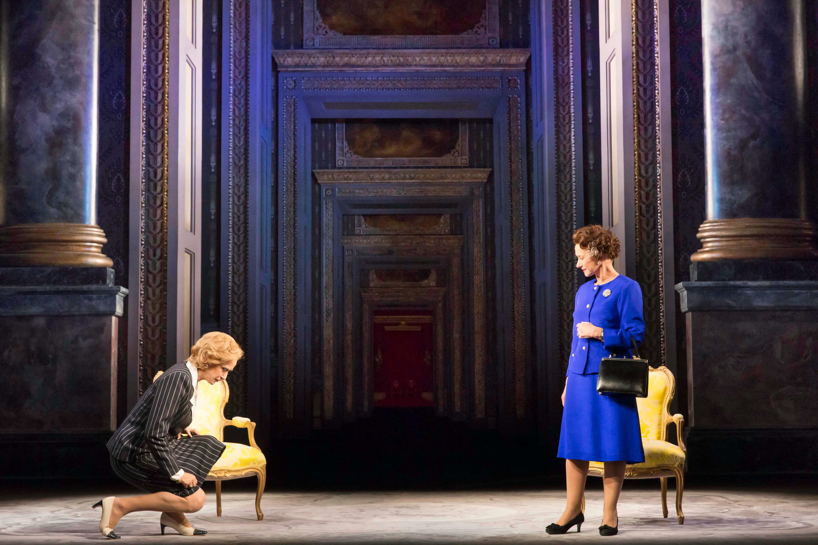 Náhledový obrázek k článku Helen Mirren se opět vrací na plátna jako Alžběta II. v inscenaci, která inspirovala seriál Koruna