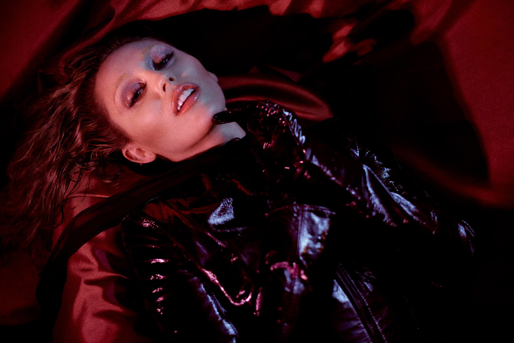 Náhledový obrázek k článku Miley Cyrus slibuje něco krásného. Audiovizuální popová opera Something Beautiful rozzáří i česká kina